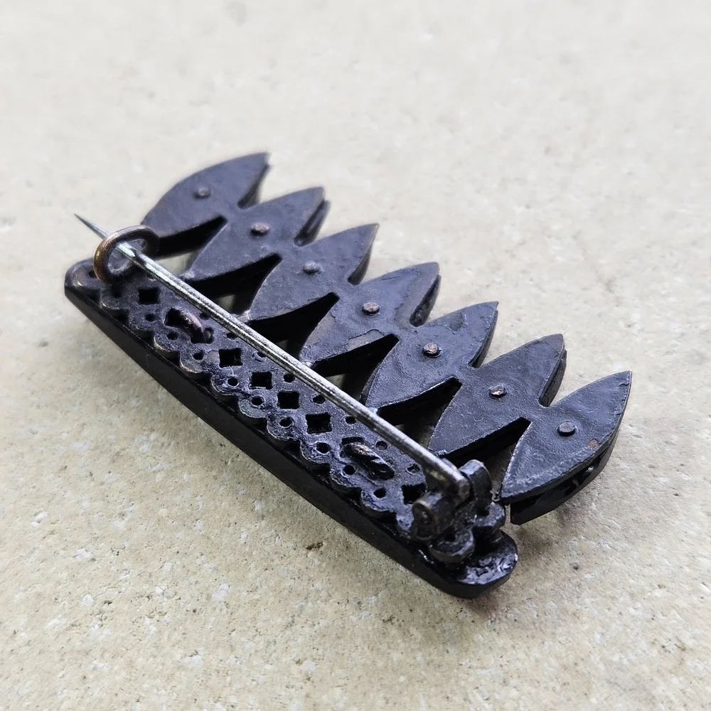 Antique Victorian French Jet Mourning Brooch Faceted Black Glass C-Clasp Pin - Picture 7 of 7